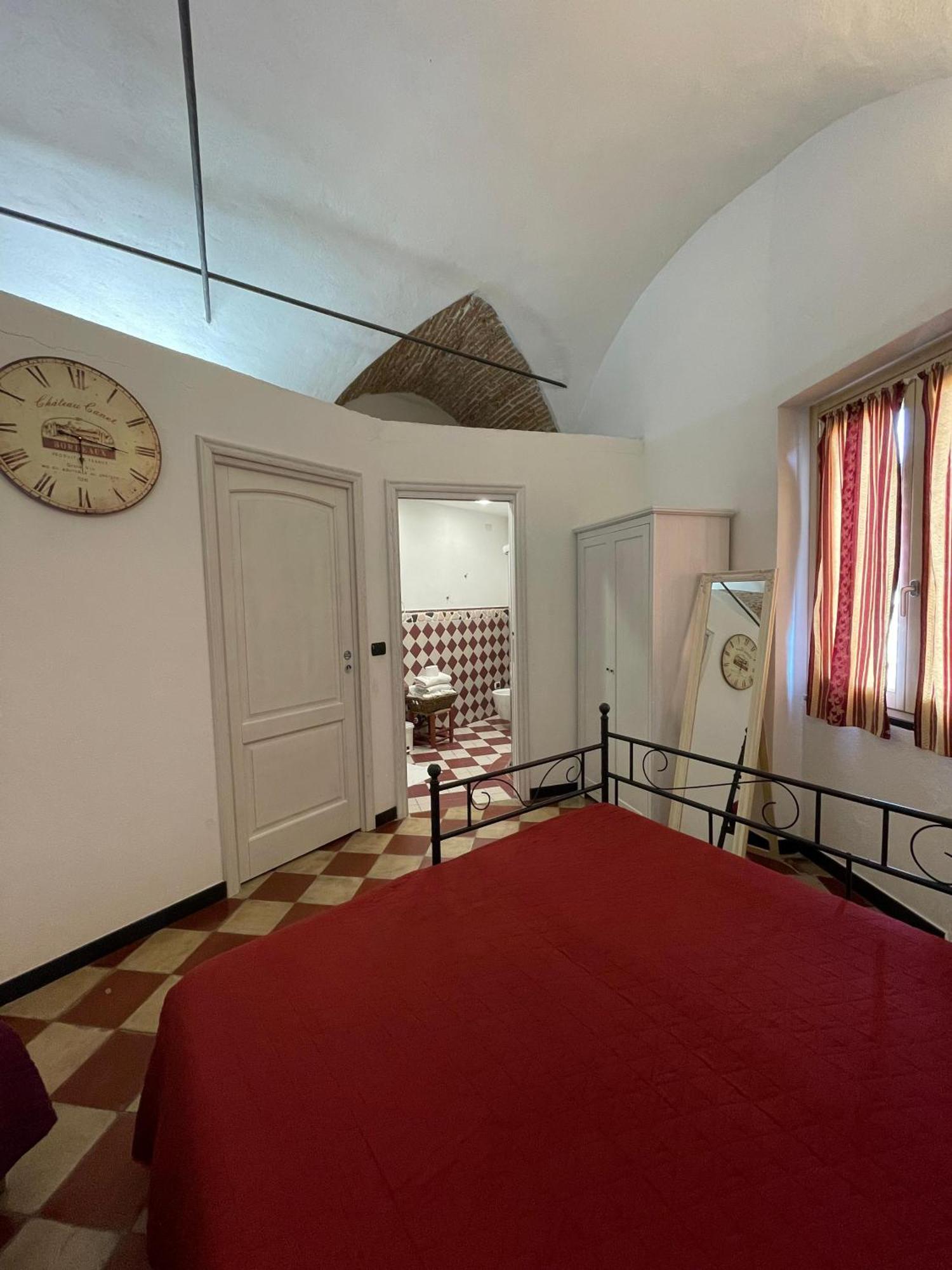Ca' Du Batan Bed and Breakfast Spotorno Værelse billede