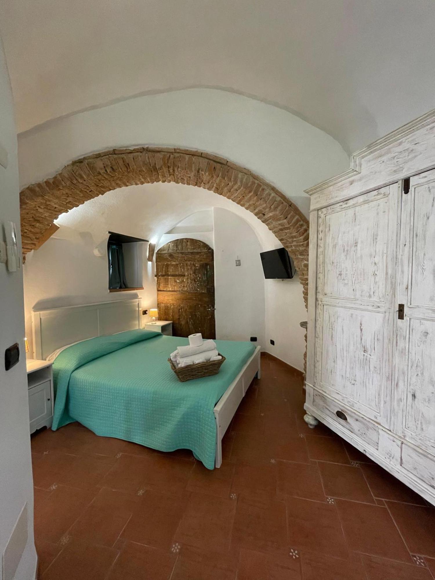 Ca' Du Batan Bed and Breakfast Spotorno Værelse billede